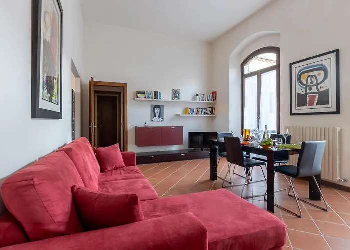 Tranquil Elegance In The Heart Of Pisa - Historic Convent Apartment
